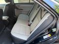 Toyota Camry 2017 года за 10 500 000 тг. в Актобе – фото 4