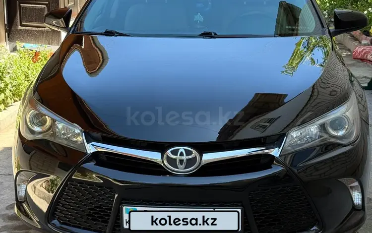 Toyota Camry 2017 года за 10 500 000 тг. в Актобе