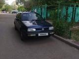 Volkswagen Golf 1994 годаүшін1 200 000 тг. в Астана
