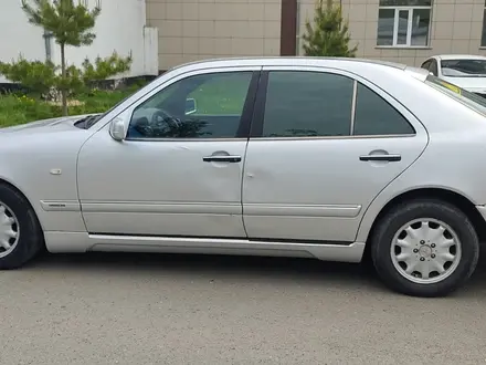 Mercedes-Benz E 230 1996 года за 1 800 000 тг. в Павлодар – фото 4