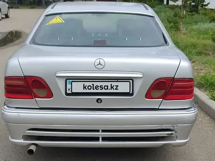 Mercedes-Benz E 230 1996 года за 1 800 000 тг. в Павлодар – фото 2