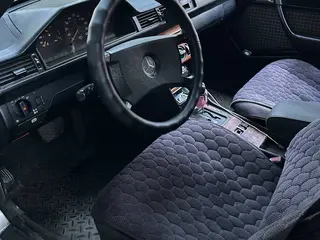 Mercedes-Benz E 230