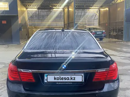 BMW 750 2010 года за 8 300 000 тг. в Алматы – фото 3