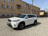 Toyota Highlander 2017 года за 19 200 000 тг. в Актобе – фото 3