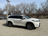Toyota Highlander 2017 года за 19 200 000 тг. в Актобе