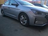 Hyundai Elantra 2019 года за 7 100 000 тг. в Актобе – фото 2