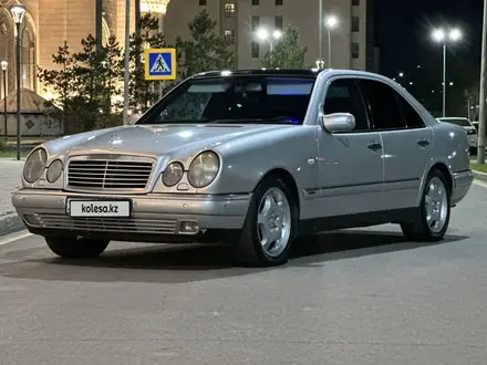 Mercedes-Benz E 320 1998 годаүшін4 200 000 тг. в Астана – фото 3