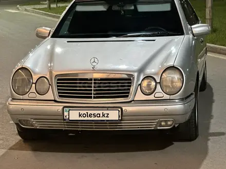 Mercedes-Benz E 320 1998 годаүшін4 200 000 тг. в Астана – фото 4