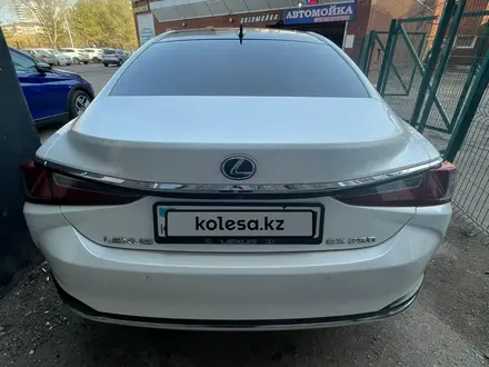 Lexus ES 250 2018 года за 18 200 000 тг. в Астана – фото 4