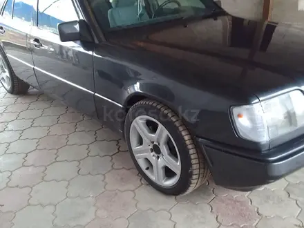 Mercedes-Benz E 280 1994 годаүшін3 500 000 тг. в Мерке – фото 2