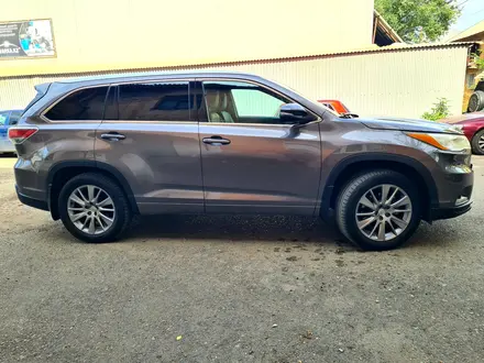 Toyota Highlander 2014 года за 14 990 000 тг. в Семей – фото 3