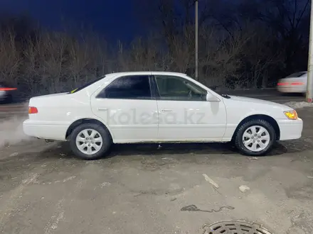 Toyota Camry 2000 года за 3 690 000 тг. в Алматы – фото 7