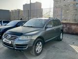 Volkswagen Touareg 2003 года за 3 700 000 тг. в Астана – фото 3