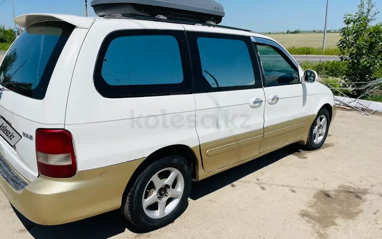 Kia Carnival 2001 года за 2 600 000 тг. в Алматы