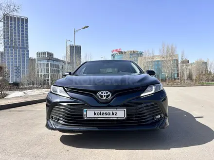 Toyota Camry 2019 года за 12 500 000 тг. в Астана – фото 2