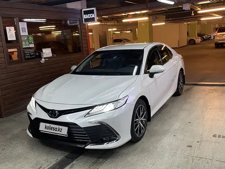 Toyota Camry 2021 года за 17 200 000 тг. в Алматы