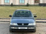 Volkswagen Passat 1994 годаүшін3 500 000 тг. в Актобе