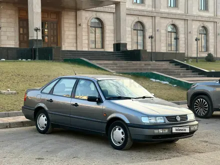 Volkswagen Passat 1994 года за 3 500 000 тг. в Актобе – фото 2