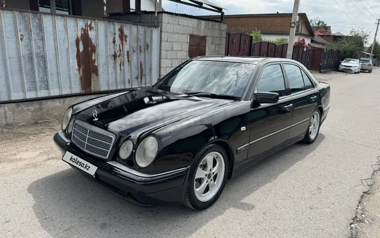 Mercedes-Benz E 320 1997 года за 2 300 000 тг. в Алматы