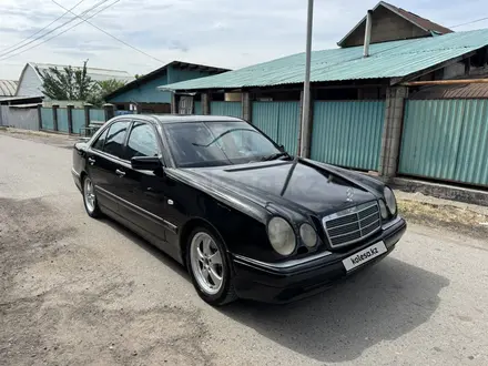 Mercedes-Benz E 320 1997 года за 2 300 000 тг. в Алматы – фото 2