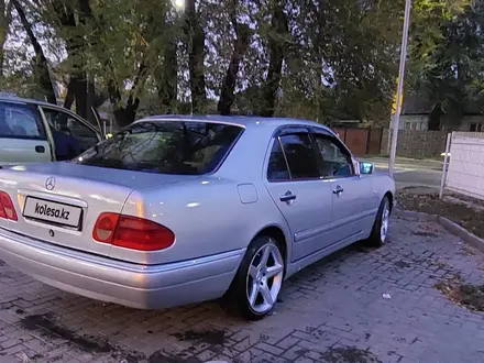 Mercedes-Benz E 280 1997 года за 3 000 000 тг. в Алматы – фото 3