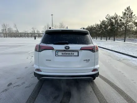 Toyota RAV4 2017 года за 11 470 000 тг. в Астана – фото 22