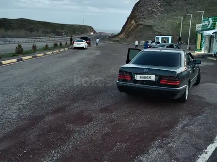 Mercedes-Benz E 320 1997 года за 4 200 000 тг. в Алматы – фото 2
