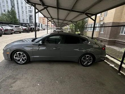 Hyundai Sonata 2021 года за 12 000 000 тг. в Актобе – фото 4