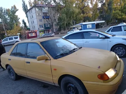 Mazda 323 1992 года за 800 000 тг. в Уральск – фото 2