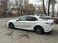 Toyota Camry 2021 года за 18 000 000 тг. в Тараз – фото 2