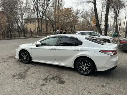 Toyota Camry 2021 года за 18 000 000 тг. в Тараз – фото 2
