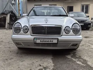 Mercedes-Benz E 240