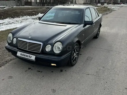 Mercedes-Benz E 320 1998 года за 2 900 000 тг. в Алматы – фото 13