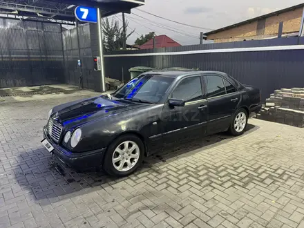 Mercedes-Benz E 320 1998 года за 2 900 000 тг. в Алматы – фото 4
