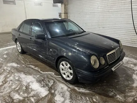 Mercedes-Benz E 320 1998 года за 2 900 000 тг. в Алматы – фото 5