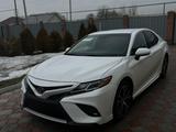 Toyota Camry 2018 года за 7 600 000 тг. в Алматы