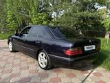 Mercedes-Benz E 320 1999 годаүшін3 600 000 тг. в Мерке – фото 2