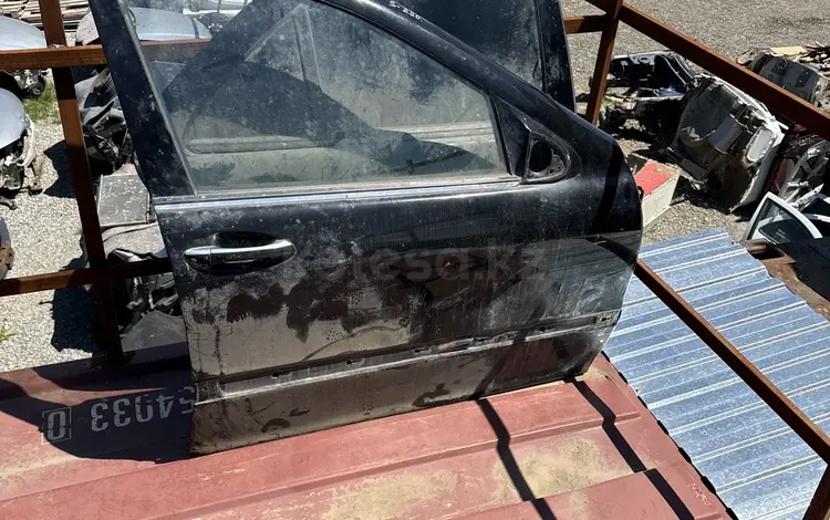 Дверь передняя правый и задний правый мерседес S500 кузов 220 за 30 000 тг. в Актобе