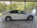 Toyota Camry 2018 года за 14 700 000 тг. в Алматы – фото 5