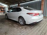 Toyota Camry 2019 года за 15 900 000 тг. в Алматы – фото 4