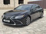 Lexus ES 300h 2019 года за 19 500 000 тг. в Актау