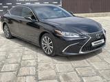 Lexus ES 300h 2019 года за 19 500 000 тг. в Актау – фото 2