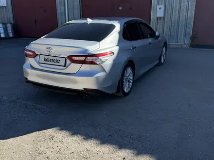 Toyota Camry 2019 года за 14 200 000 тг. в Астана – фото 4