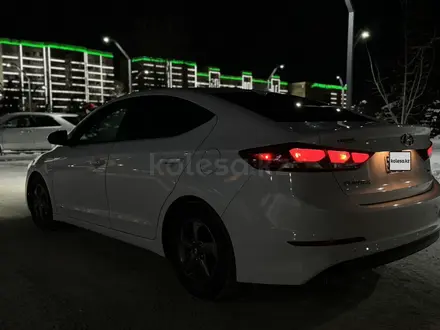 Hyundai Elantra 2018 года за 6 000 000 тг. в Актобе – фото 4