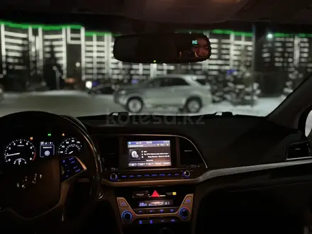 Hyundai Elantra 2018 года за 6 000 000 тг. в Актобе – фото 8