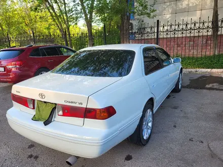 Toyota Camry 2000 года за 3 800 000 тг. в Астана