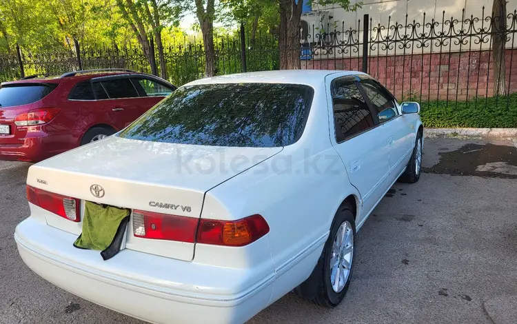 Toyota Camry 2000 года за 3 800 000 тг. в Астана