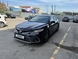 Toyota Camry 2021 года за 17 800 000 тг. в Алматы – фото 3