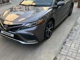 Toyota Camry 2020 года за 12 200 000 тг. в Алматы – фото 2