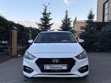 Hyundai Solaris 2018 года за 5 000 000 тг. в Уральск – фото 2